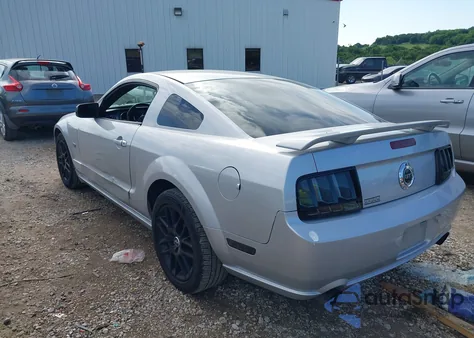 2005 Ford Mustang Gt Deluxe/Gt Premium z USA, uszkodzony, nr VIN 1ZVFT82H555245659